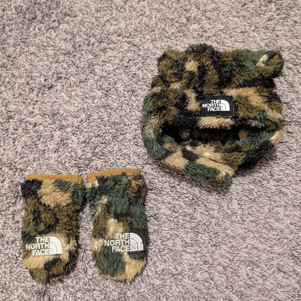 The North Face Kids' Camo Hat and Mittens Set